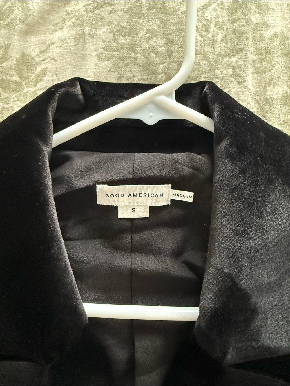 Good American Black Velvet Blazer